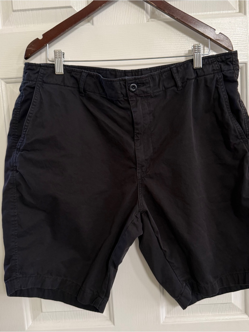 Uniqlo Men's Black Flat Front Shorts